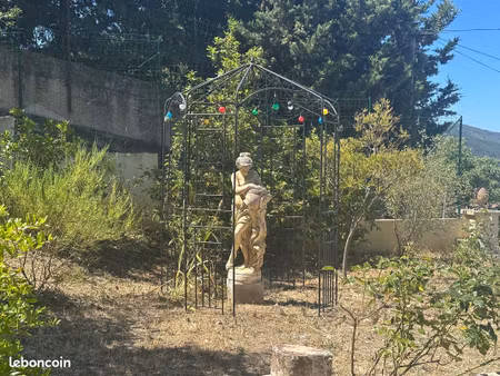 maison de charme avec piscine à deux pas du centre de gémenos