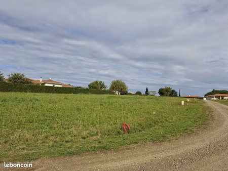 terrain à bâtir de 908 m² à bats (40)