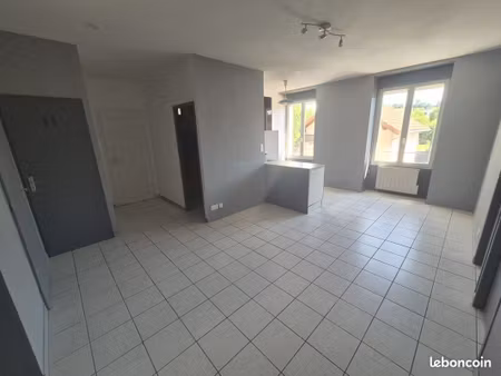 appartement type 4 climatisé refait centre ville heyrieux