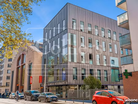 bureaux 734 m²