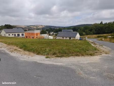terrain viabilisé avec permis de construire et branchement à l'égout effectué 800 m²
