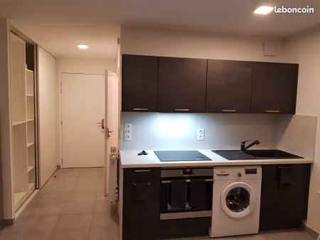 magnifique studio avec terrasse et place de parking privative couverte