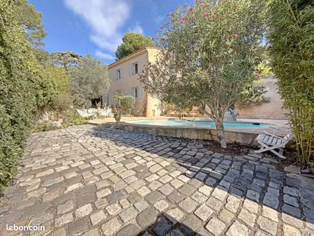 villa 5 pièces 120 m²