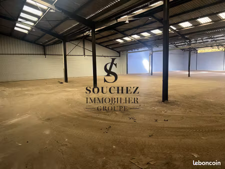 local 1697 m² annay