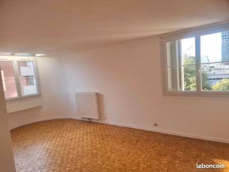 t3 au cœur de cergy-préfecture – rer a  commerces et restaurants à pied