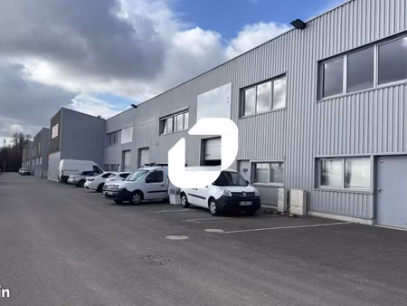local d'activité 151 m²