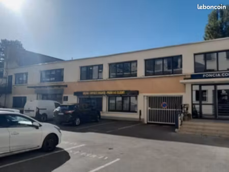 bureaux 583 m²