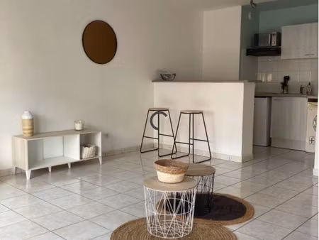 grand studio - 32m2 avec balcon  piscine et parking