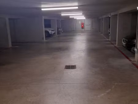 vends place de staionnement (sous-sol) à caluire proche cité internationnale
