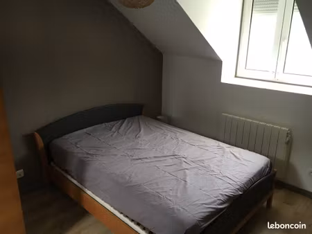 loue maison meublée de 43m2 loi carrez  rénovée sur 3 niveaux + dépendance de 10 m2