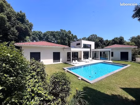 villa 6 pièces 200 m²