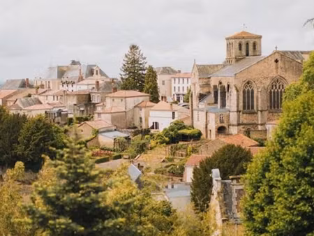 recherche maison saine avec garage – secteur pouzauges (loyer max 500)