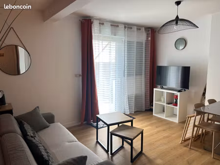 t2 meublé spacieux avec extérieur à l'annee