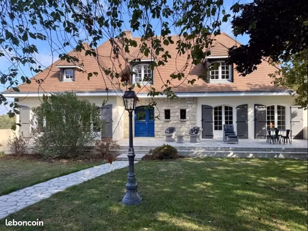 maison 12 pièces 238 m²