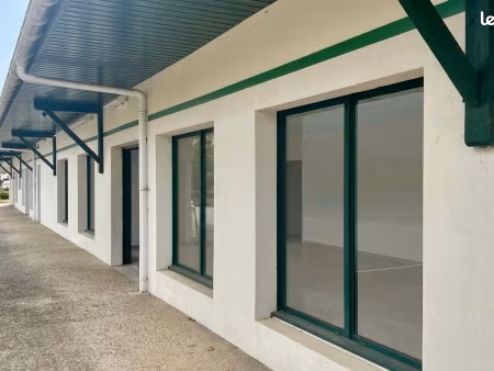 local commercial 241 m²