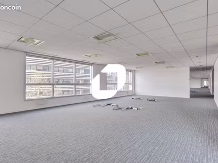 bureau 3 648 m²