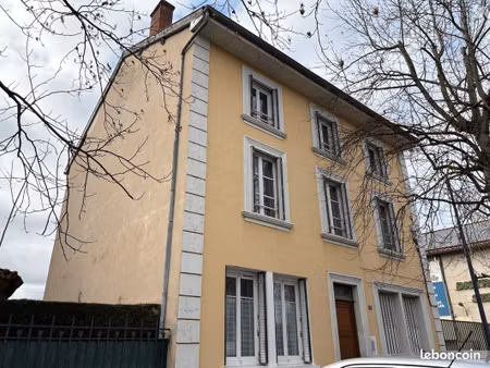 immeuble 211 m² beaurepaire