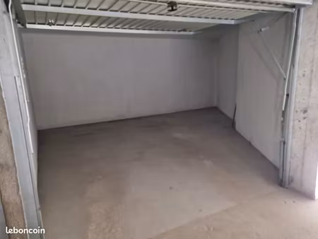grand box en s/sol voiture + motos