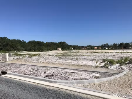 terrain 911 m² auros