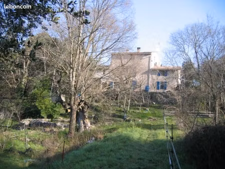 mas provençal sur parcelle arborée