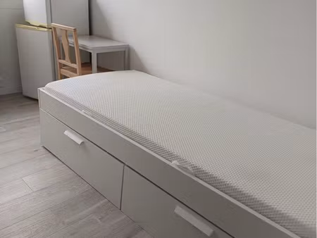 chambre 9 m² refaite à neuf – idéale étudiant – avec douche  frigo et ascenseur