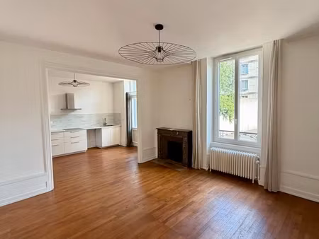 rare t4 rue blatin avec 2 parking et terrasse