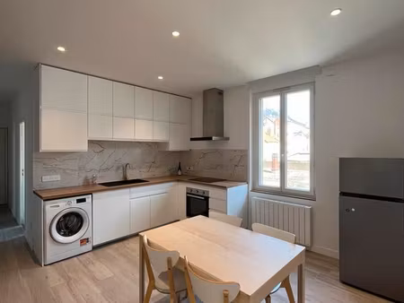 superbe t4 rénové et meublé (75m2)