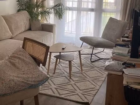 appartement 4 pièces de 74 m2 place de parking avec badge pour rentrer