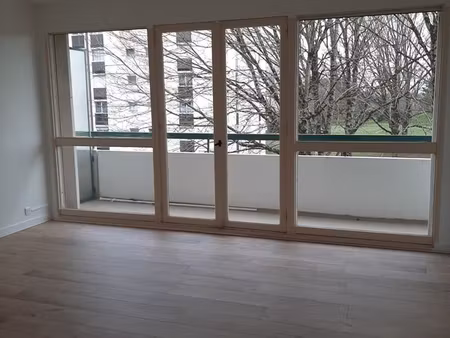 loue f2 avec cuisine et chambre séparée