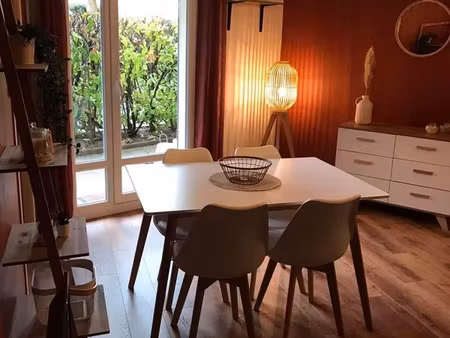 t2 meublé avec piscine et parkin privé