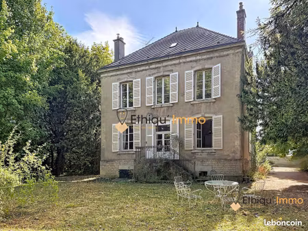 maison 9 pièces 208 m²