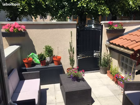 duplex meublé 72 m² entièrement rénové – hyper centre de saint-galmier – terrasse 12 m²