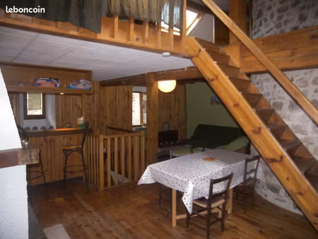 maison de charme au centre de la canourgue