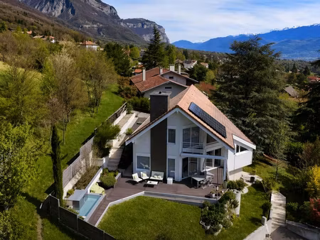 vue panoramique exceptionnelle – maison lumineuse de 200 m² en parfait état – saint-ismier