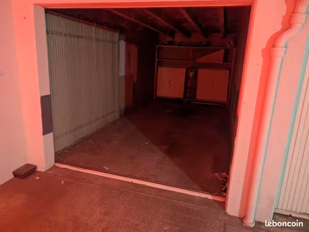 location box fermé / garage 15 1 m2 lyon 7eme saxe