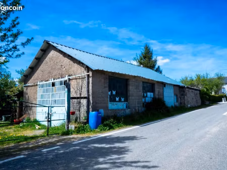 ancienne forge sur 6000 m2 de terrain