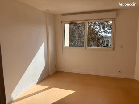loue studio pacé