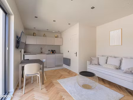 tout inclus - studio meuble tout confort a ecully  proche de l'institut lyfe (5 min en voi