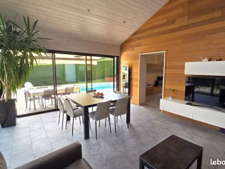 villa 4 pièces 180 m²