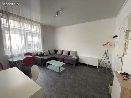t2 40m2 meublé à proximité immédiate du grand boulevard et du tramway