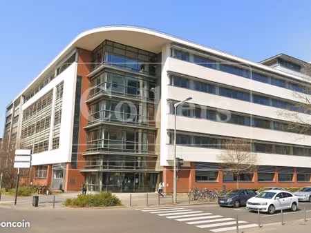 bureau 972 m²