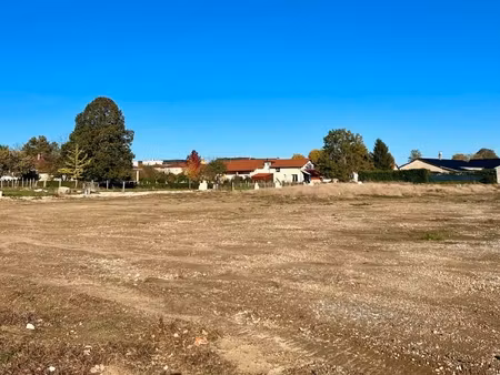 terrain 401 m² attignat