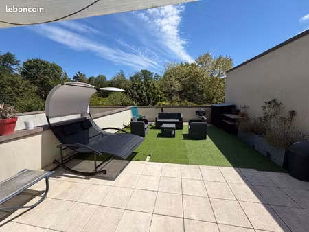 duplex 79m²  2 chambres (3ème pouvant être recréée) + terrasse 52m2 vue forêt