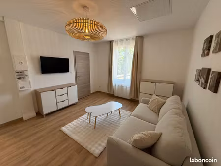 studio meublé rénové · lumineux · 8 min gare · belfort