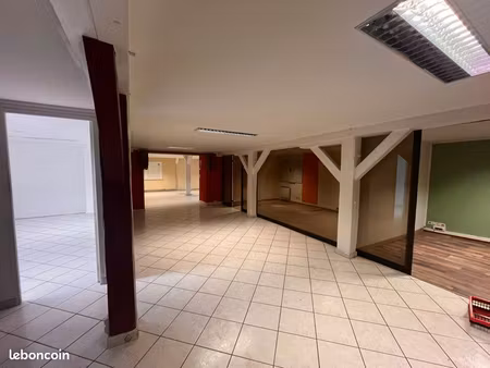 a louer local commercial ou bureau de 250m2