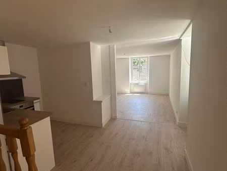 duplex t2 de 45 m² entièrement rénové – ornans centre