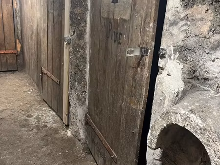 petite cave saine  sèche  sécurisée