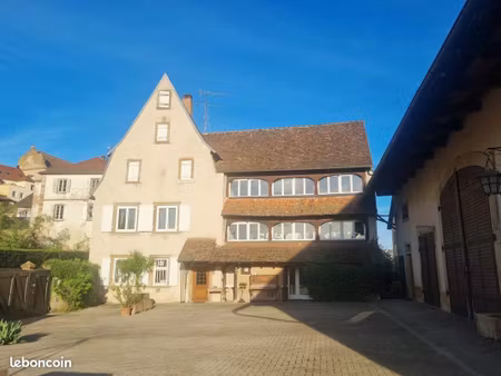 en bordure de rivière  sur 21 ares