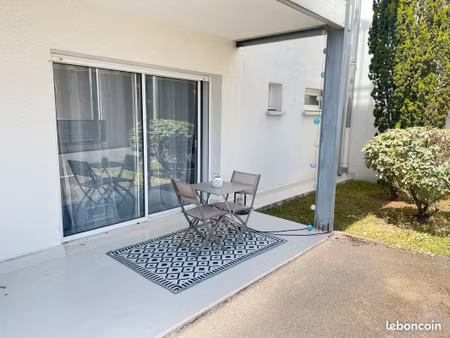 grand studio meublé 31 6 m² avec terrasse – hôpital de blois et campus santé