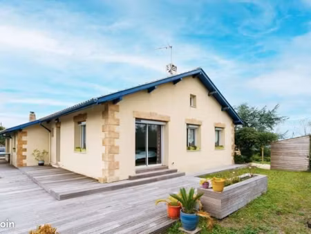 villa avec piscine-port de plaisance
